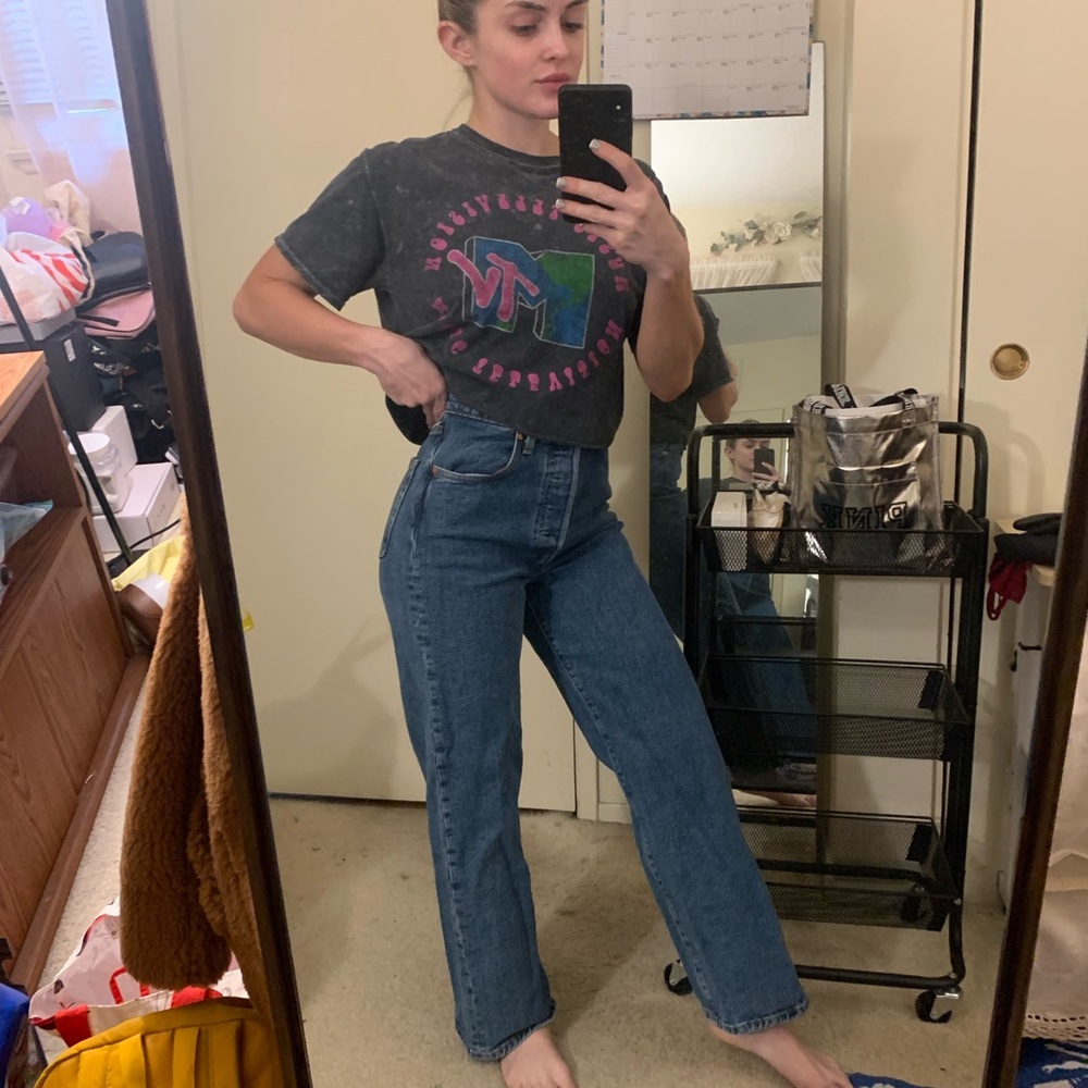 LEVI W26 L27 mom jean